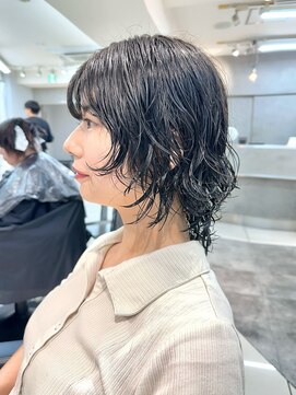 ヴェイン 渋谷(vain) レイヤーカットロングウルフパーマ顔まわりカットブルーブラック