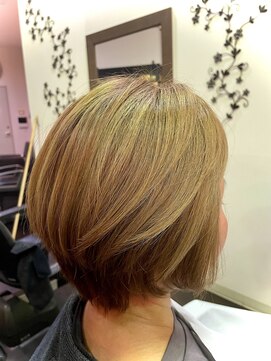 ヘアデザイン グロス(Hair Design GLOSS) レイヤーショート