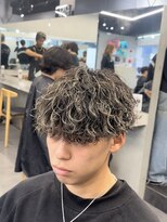 フィフス トウキョウ (fifth TOKYO) 渋谷波巻きパーマメンズカットセンターパートウルフマッシュ