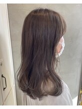 圧倒的透明感。ダメージを抑え、ツヤと柔らかさを叶える「外国人風」カラー『イルミナカラー』