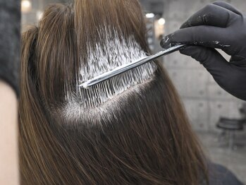 180°　hair design【5月 NEW OPEN（予定）】の写真/これからの美しさを大切に。頭皮に触れない「ゼロタッチカラー」で、刺激を軽減し艶やかな髪を目指す