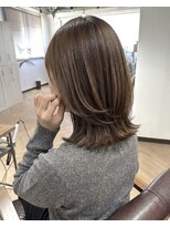 ラフィネ 成増店(raffine)&nbsp;【raffine小森】ミディアム外はねレイヤー/艶ベージュ/20代30代