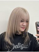 レイヤーカットハッシュカットホワイトベージュエンドカラー