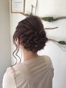 ヘアセットサロンエッジ(Edge) ネジネジシニヨンスタイル