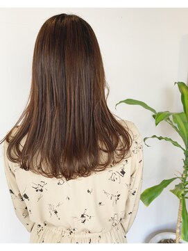 ザ ラボ アングゥ(The Labo ungu) つやつやチョコレートベージュ