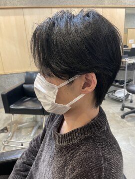 ヒュイル バイ ニアウ(Hwyl by Niau) メンズセンターパートパーマスパイラルパーマニュアンスパーマ