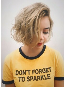 アン たまプラーザ(un) ハイブリーチワンサイドボブ【たまプラーザ髪質改善サロン】