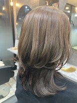 ウェリナ(Welina)&nbsp;くびれミディアム＋グレイッシュカラー