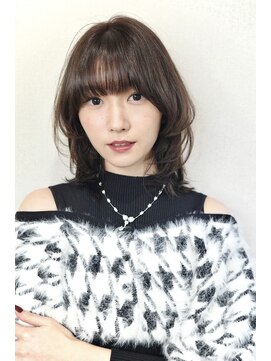 オグジュアリー 表参道(aux.) 顔まわりからエアリー感あるミディアムレイヤー