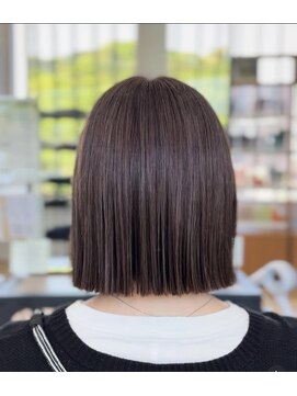 ダイガクドオリ美容室 切りっぱなしボブ