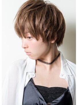 アズーア ヘアーアンドスパ(azure hair&spa) 横顔でもきまる　ショートスタイル