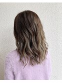 大人かわいいくびれミディハイライトグレージュカラー