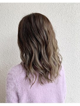 ビグディーサロン 武庫川(BIGOUDI salon) 大人かわいいくびれミディハイライトグレージュカラー