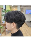 ツーブロック刈り上げセンターパート×ナチュラルパーマ