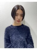 丸みショート前下がりセンターパートハンサムくびれショート