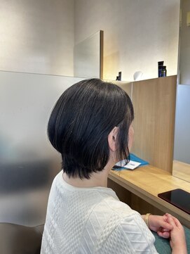 ウイバイファースト(u'i by first) 落ち着きと品格のある大人のショートボブスタイル