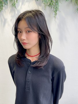 ビューシンサイバシ(VIEW SHINSAIBASHI) ミディアムレイヤー鎖骨ミディアムくびれヘアハッシュカット20代
