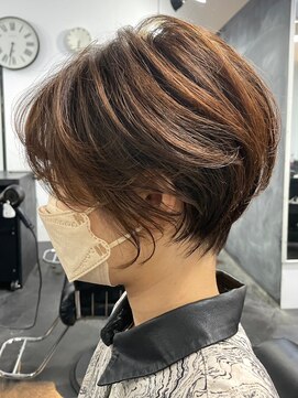 カムジーヘッドカミノウラ(COMEGHEAD KAMINOURA) ピンクベージュ丸みショートボブマッシュショートくびれショート