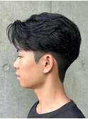 刈り上げセンターパートフェザーパーマブルーブラック八王子