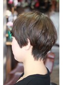 マニッシュショートでも円みの残せるストレート*