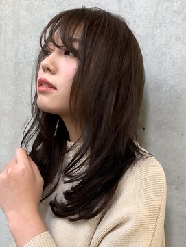 バズ ビー(BUZZ Bee) ツヤ髪セミロングスタイル