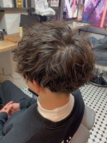 ディスイズバーバーサード(THIS IS BARBER 3rd)&nbsp;スーツ　短髪ツーブロック束感　シークレットパーマ　流行