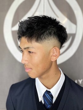 フジヤマバーバーショップ エビス(FUJIYAMA BARBER SHOP ebisu) ハイスクール王道アップバングスキンフェード【ebisu】