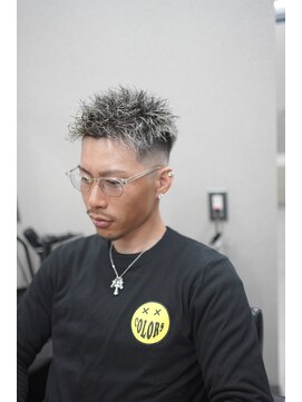 スラッシュ(SLASH) ツイストパーマ/短髪/ホワイトメッシュ/スキンフェード/姫路