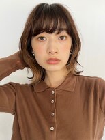 トリッカ 銀座(tricca)&nbsp;ミディアム/顔まわりレイヤー/外ハネ/くすみベージュ