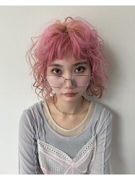 【ステップボーンカット】カーリーピンクヘア