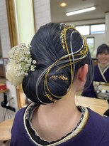 エクリュ(eKuryu)&nbsp;ダークブルーグレージュシニヨンヘアー