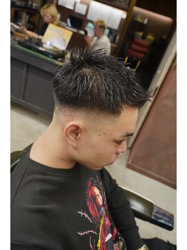 フォーコーナーズカットショップスリーセント 栄(FourCornersCutShop 3/cent) フェードショート