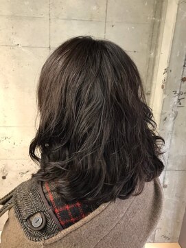 オッソ(OSSO) ラフウェーブ_ネイビーカラーフレンチボブ