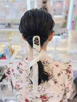 アトリエビューティーアミュ(atelier beauty AmU) 結婚式 二次会 お呼ばれ ローポニー×リボン・ゴールドピン
