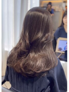 リス バイ ソヨン(Lis by SOYON) 黒髪/グレーベージュ/レイヤーロング/前髪パーマ/髪質改善