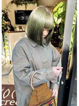 ブリッツ レボ(BLITZ-REVO) オリーブカラー×ボブヘア