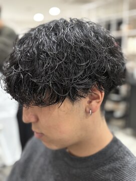 レボ(Revo) 細めのパーマを。波巻きパーマ