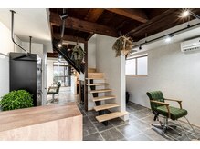 フロー(flow.)の雰囲気（1階はゆとりのある3席◇落ち着いた内装でお寛ぎいただけます）