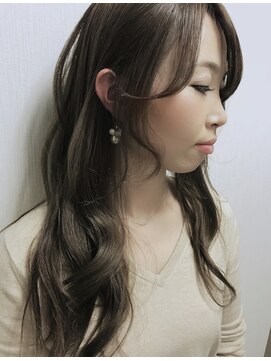 リタ(Lita) "オトナ女子" には おくれ毛が大切 ☆