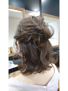 ブリス(VLISS) ハーフアレンジ_簡単アレンジヘアアレンジ