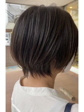 セラ バイ ユーレルム(SerA by U-REALM) くびれショート　襟足すっきり　束感　担当　佃