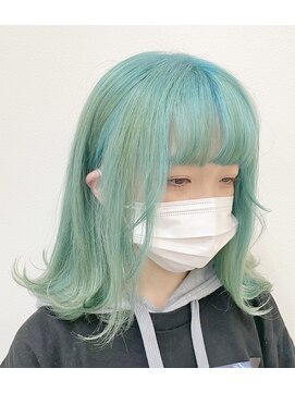 リノショアーズ 日本大通り店(RINOSHORES) ハイトーンブリーチ外ハネミディアムライトミントグリーンmaaya