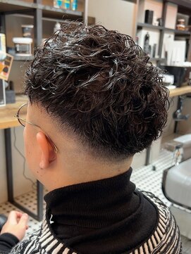 ディスイズバーバーサード(THIS IS BARBER 3rd) スキンフェード スパイラルパーマ