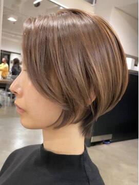 ソワネ 表参道(soigne) ショートボブくびれショートヘア顔周りレイヤー白髪ぼかし30代