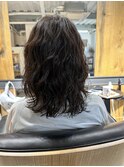 セミロングヘアーのゆるふわパーマ