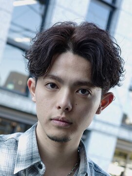 フィフス 渋谷(fifth) S字のカールが人気のセンターパート×波巻きスパイラルパーマ