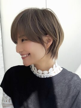 アマトウキョウスマートサロン(AMA TOKYO×Smart Salon) 刈り上げショート　韓国風巻き　小顔ショート
