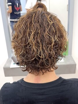 ビカム 名駅(become) 【サーフカールパーマ】ブラウンハイライトセンターパートウルフ