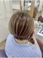 イタクラ 赤道店 (ITAKURA)&nbsp;白髪ぼかし／ハイライト／ショートヘア／くびれショート