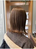 外ハネ ミディアムヘア ブリーチカラー